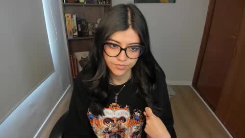 Snapshot of valerie__sky chatting on 12.19.25 Val online show from 12.19.25