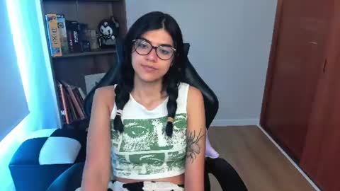 Snapshot of valerie__sky chatting on 07.16.26 Val online show from 07.16.26