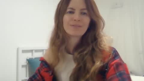 Snapshot of valerie_rose777 chatting on 10.30.25 valerie_rose777 online show from 10.30.25