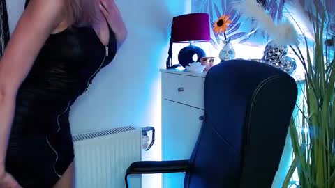 Valerie  online show from 02.20.25