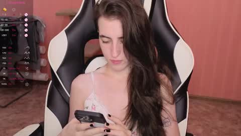 Snapshot of valeritiio chatting on 09.30.25 valeritiio online show from 09.30.25