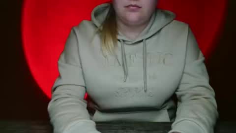 Snapshot of valerivane chatting on 12.16.25 Valery online show from 12.16.25