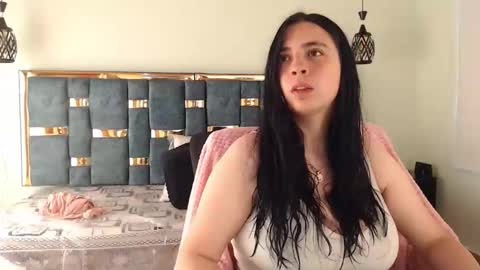 Snapshot of valery_cute_18 chatting on 10.14.25 valery cute 18 online show from 10.14.25