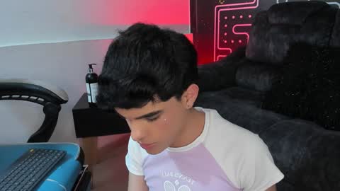 Snapshot of valery_hil chatting on 01.20.25 Thomy online show from 01.20.25