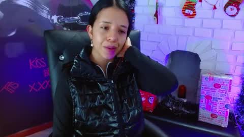 Snapshot of valery_meer_ chatting on 12.23.24 Valeria online show from 12.23.24