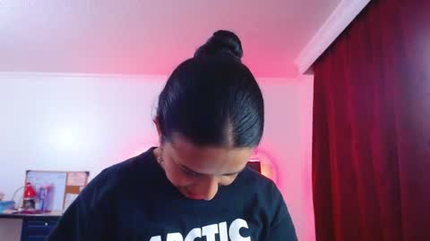 Snapshot of valery_meer_ chatting on 10.17.25 Valeria online show from 10.17.25