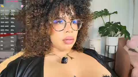 Snapshot of valeryharriz chatting on 07.28.26 valeryharriz online show from 07.28.26