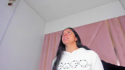 Snapshot of valeryloveh chatting on 12.16.25 valeryloveh online show from 12.16.25