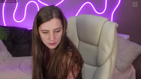 Snapshot of valerymurr chatting on 10.12.25 V A L E R Y  M U R online show from 10.12.25