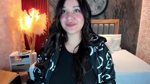 Valerie Shadey  online show from 12.04.25