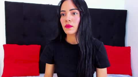 Snapshot of valerythompsonper chatting on 09.08.25 valery online show from 09.08.25