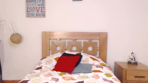 Snapshot of valesantodomingo chatting on 09.30.25 Sofia online show from 09.30.25