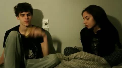 Snapshot of valesios chatting on 12.19.25 valesios online show from 12.19.25