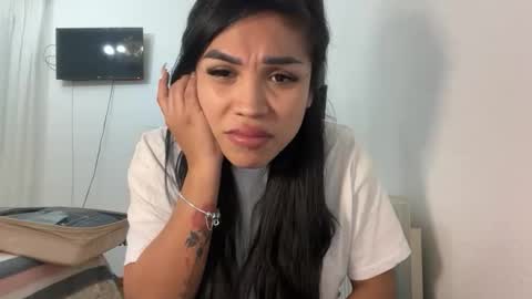 Snapshot of valeskaivanne chatting on 11.17.25 valeskaivanne online show from 11.17.25