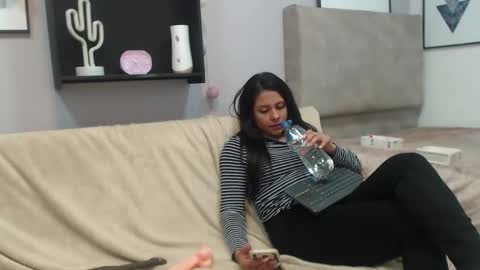 valevicious online show from 02.25.25