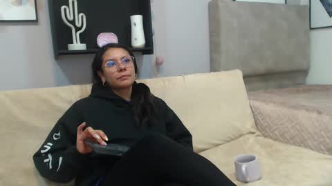 valevicious online show from 02.25.25