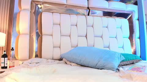 Valkiria moore  online show from 01.05.25