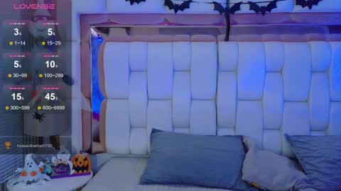 Valkiria moore  online show from 10.06.25