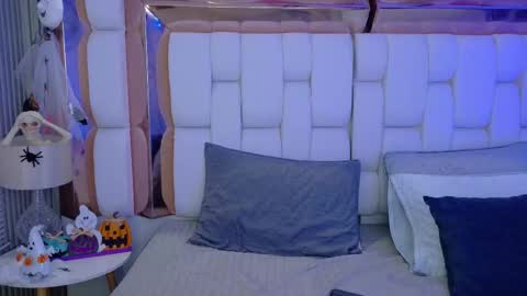 Valkiria moore  online show from 10.22.25