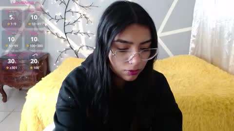 Snapshot of valkydoll chatting on 12.04.25 valkydoll online show from 12.04.25