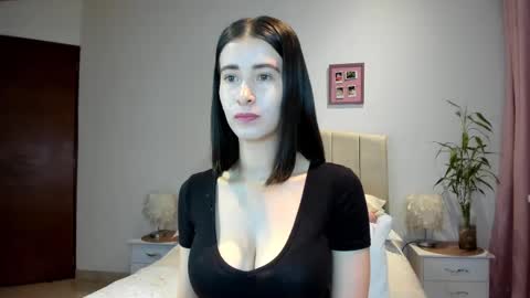 Snapshot of vallejo_macarena chatting on 03.09.25 Macarena online show from 03.09.25