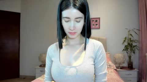 Snapshot of vallejo_macarena chatting on 09.18.25 Macarena online show from 09.18.25