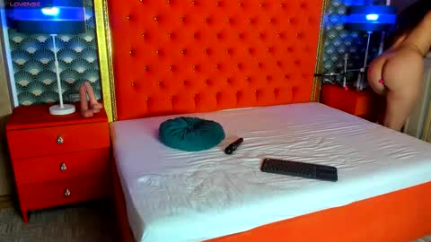 Snapshot of valleriejonnes chatting on 11.14.25 Valerie Val V online show from 11.14.25