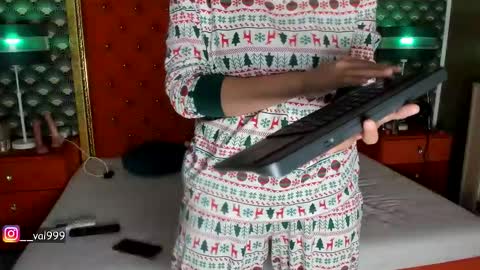 Snapshot of valleriejonnes chatting on 12.15.25 Valerie Val V online show from 12.15.25