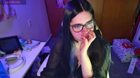 Snapshot of vallolet1_ chatting on 12.22.24 Im Violet online show from 12.22.24