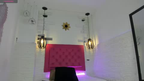 Snapshot of valloletsamar chatting on 12.27.24 Vallolet Peach  online show from 12.27.24