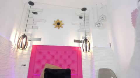 Snapshot of valloletsamar chatting on 01.04.25 Vallolet Peach  online show from 01.04.25