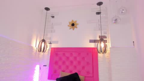 Snapshot of valloletsamar chatting on 01.15.25 Vallolet Peach  online show from 01.15.25