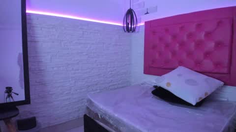 Snapshot of valloletsamar chatting on 02.08.25 Vallolet Peach  online show from 02.08.25