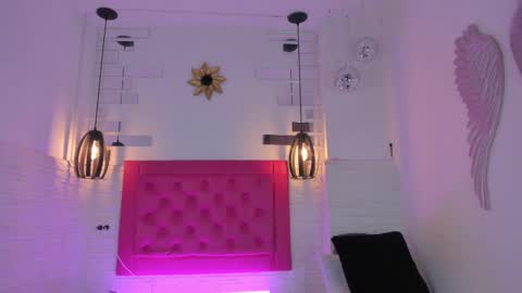 Snapshot of valloletsamar chatting on 02.15.25 Vallolet Peach  online show from 02.15.25