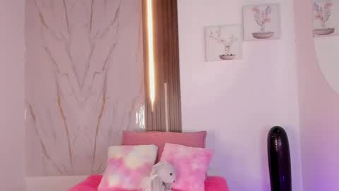 Snapshot of valloletsamar chatting on 09.28.25 Vallolet Peach  online show from 09.28.25