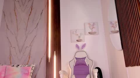 Vallolet Peach  online show from 11.25.25