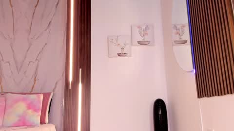 Vallolet Peach  online show from 04.12.26