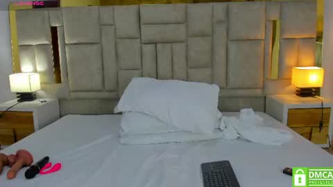 Snapshot of valtira_nova chatting on 06.13.26 valtira nova online show from 06.13.26
