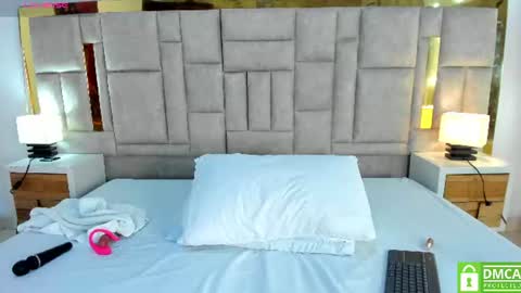 Snapshot of valtira_nova chatting on 06.24.26 valtira nova online show from 06.24.26