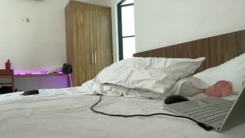 valure_lera online show from 10.22.25