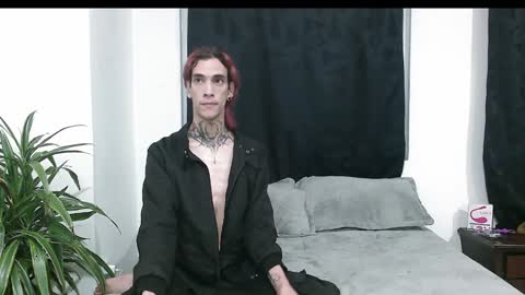 Snapshot of vamp_noah chatting on 01.01.25 Vamp Noah and Dan online show from 01.01.25