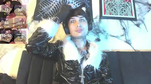 david guzman i model independenthelp me with a thumbs up online show from 10.28.25