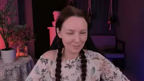 Snapshot of vandarossi chatting on 09.30.25 Vanda online show from 09.30.25