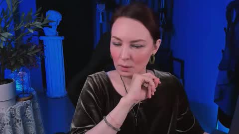 Snapshot of vandarossi chatting on 10.29.25 Vanda online show from 10.29.25