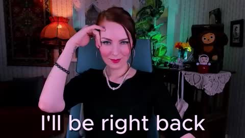 Snapshot of vandarossi chatting on 11.30.25 Vanda online show from 11.30.25