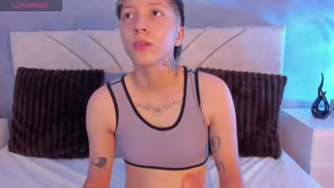 vane_grey online show from 06.10.26