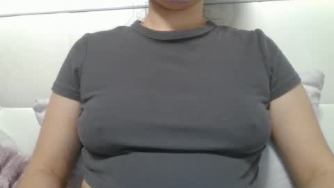 Snapshot of vanesajewel chatting on 10.28.25 VanesaJewel online show from 10.28.25