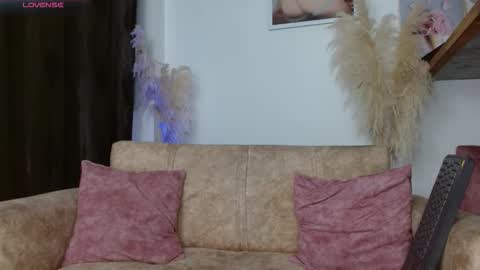 VANESSA BRETT online show from 02.17.26