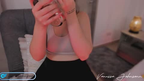 vanessajohnsonn online show from 10.14.25