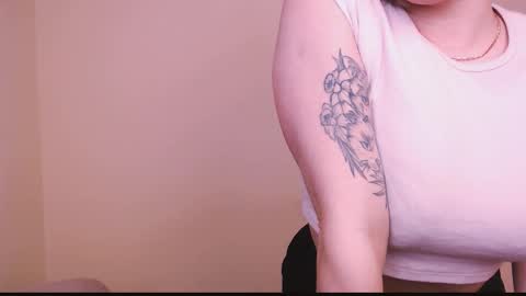 Snapshot of vanessakim_ chatting on 02.13.25 Vanessa online show from 02.13.25